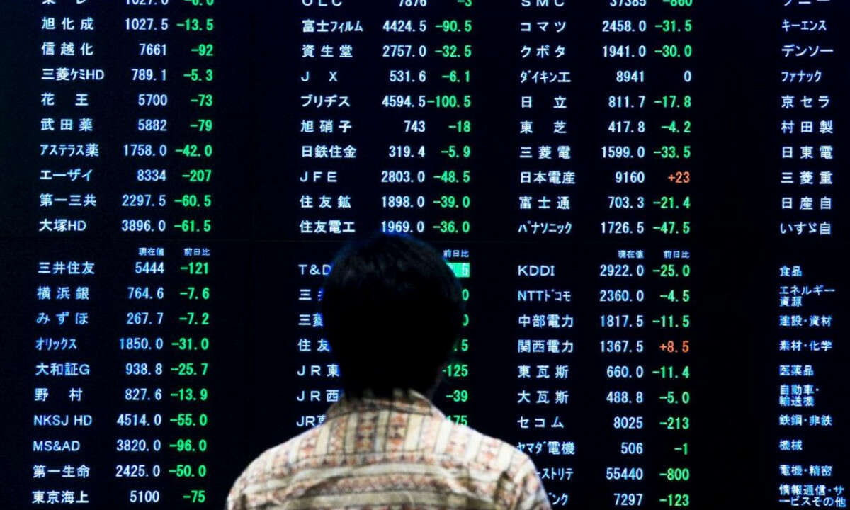 Asian Markets Push Higher, Seoul Warns of New Wave of Infections