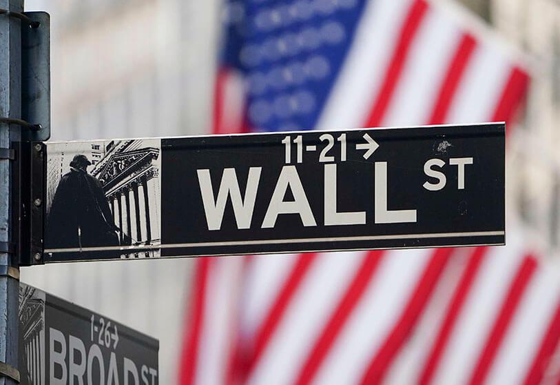 Wall Street Flat as Jobless Claims Falls to 14-month Low.