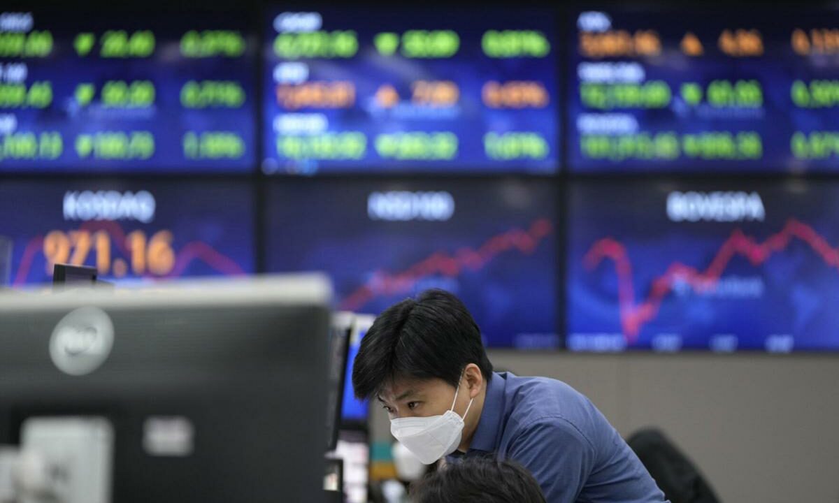 Asian Stocks Rise, Japan’s Nikkei 225 Jumps 2%